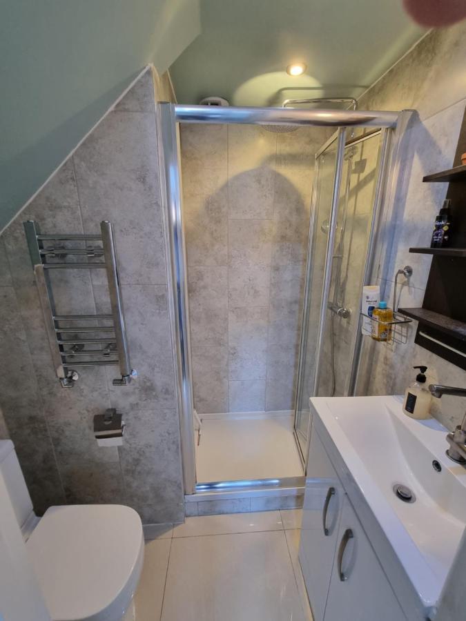 Single Room With En-Suite Shower Room In Zone 1 London Exterior photo