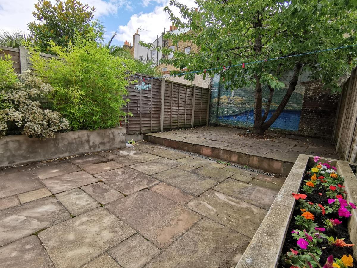 Single Room With En-Suite Shower Room In Zone 1 London Exterior photo