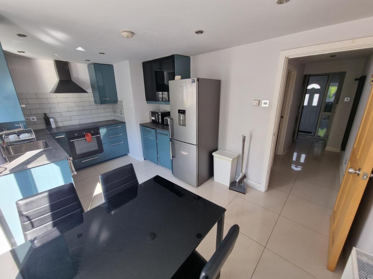 Single Room With En-Suite Shower Room In Zone 1 London Exterior photo