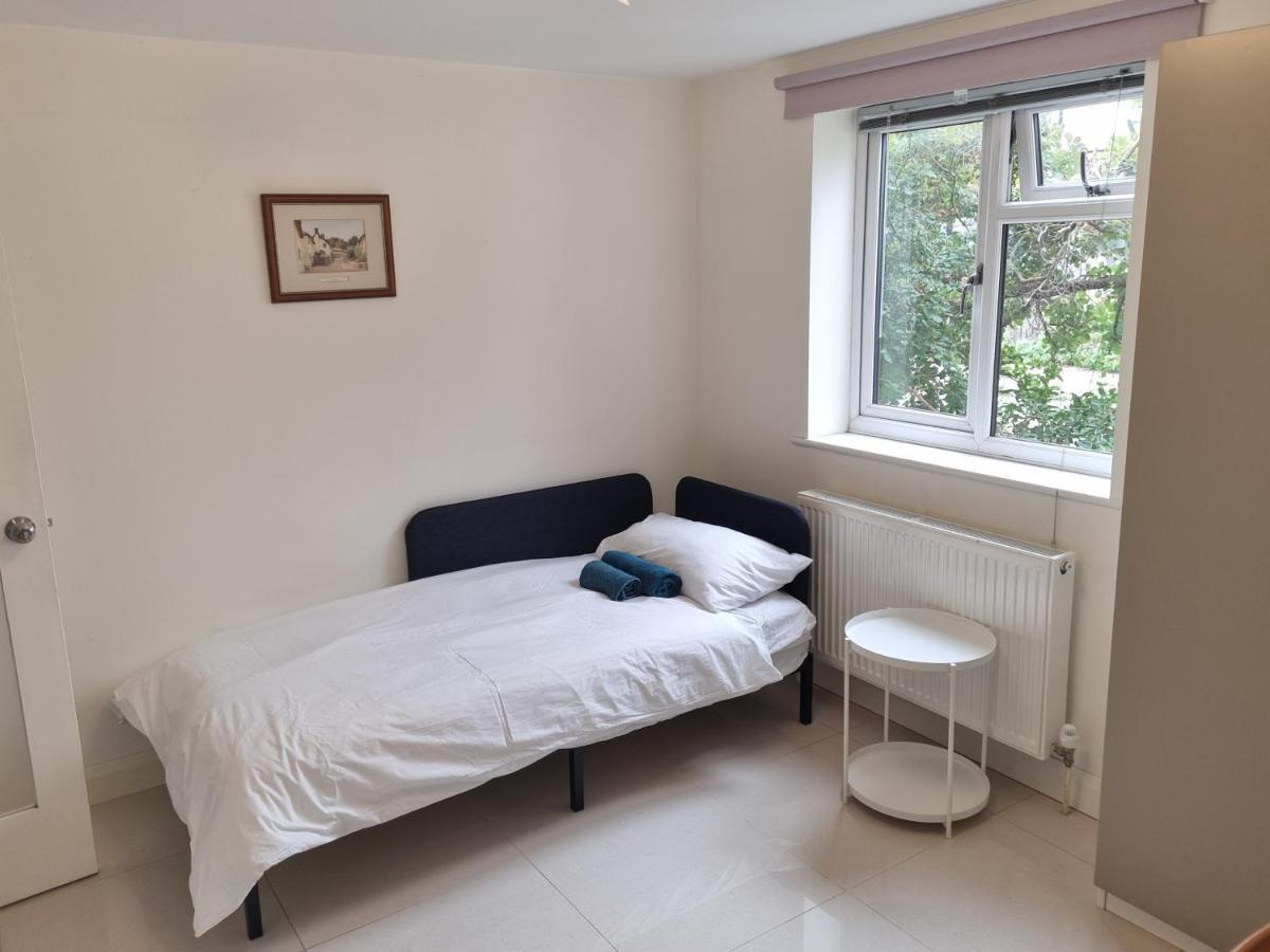 Single Room With En-Suite Shower Room In Zone 1 London Exterior photo